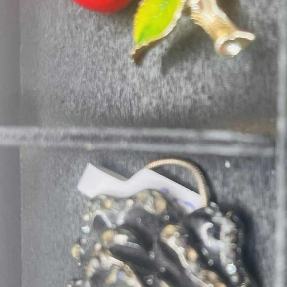 Vintage Gerry’s Enamel Berry Brooch — Red Fruit Pin, 1960s - Picture 8 of 8